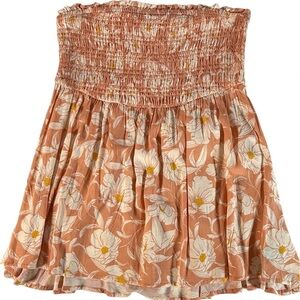 Torrid NWT Floral Peach Smocked Women's Flowy Top.  Size 1 (14-16)